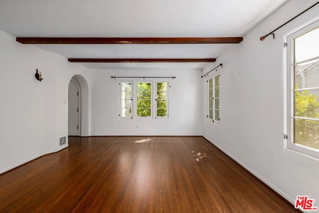 Los Angeles, California 90024, United States, 4 Bedrooms Bedrooms, ,3 BathroomsBathrooms,Residential,Active,120275