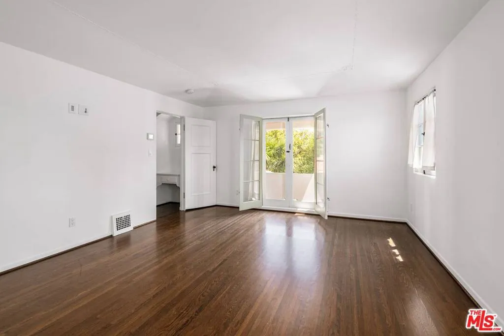 Los Angeles, California 90024, United States, 4 Bedrooms Bedrooms, ,3 BathroomsBathrooms,Residential,Active,120275