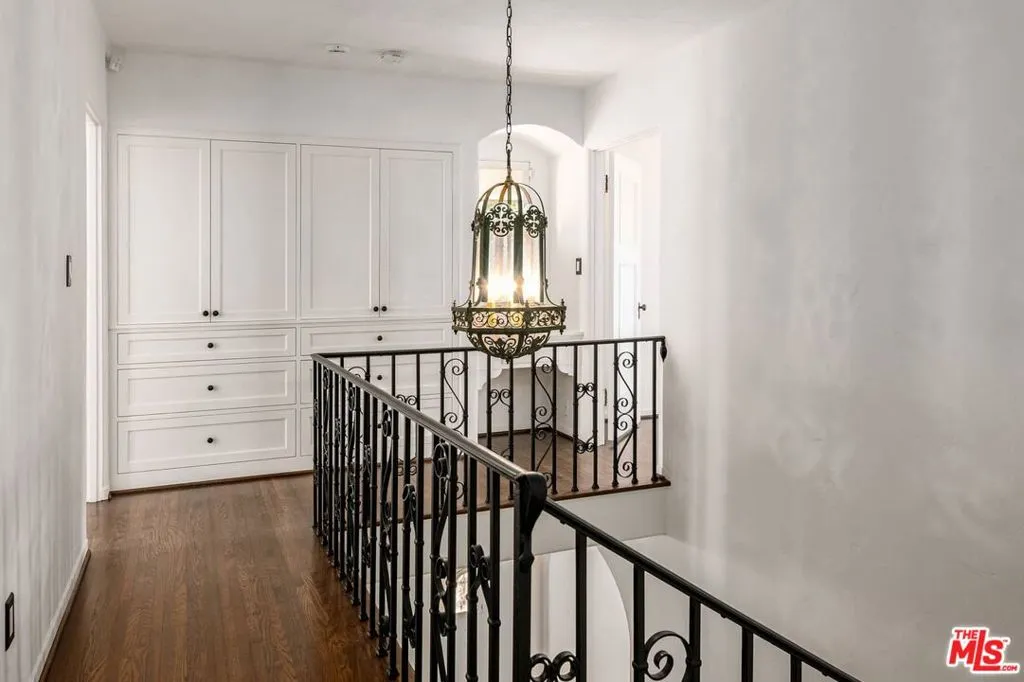 Los Angeles, California 90024, United States, 4 Bedrooms Bedrooms, ,3 BathroomsBathrooms,Residential,Active,120275