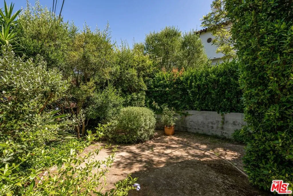 Los Angeles, California 90024, United States, 4 Bedrooms Bedrooms, ,3 BathroomsBathrooms,Residential,Active,120275