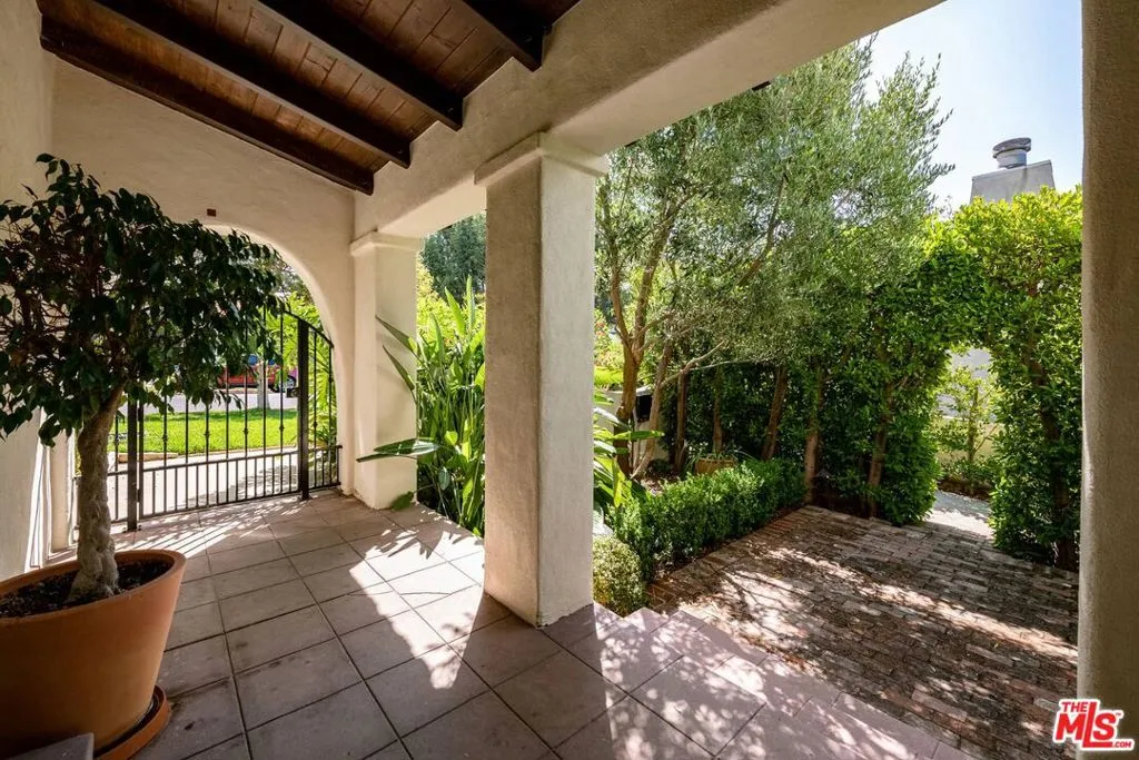 Los Angeles, California 90024, United States, 4 Bedrooms Bedrooms, ,3 BathroomsBathrooms,Residential,Active,120275