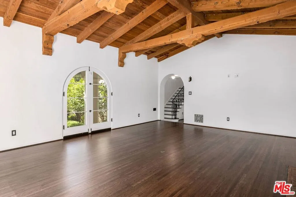 Los Angeles, California 90024, United States, 4 Bedrooms Bedrooms, ,3 BathroomsBathrooms,Residential,Active,120275