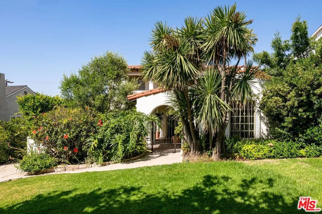 Los Angeles, California 90024, United States, 4 Bedrooms Bedrooms, ,3 BathroomsBathrooms,Residential,Active,120275