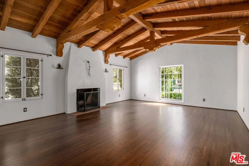 Los Angeles, California 90024, United States, 4 Bedrooms Bedrooms, ,3 BathroomsBathrooms,Residential,Active,120275