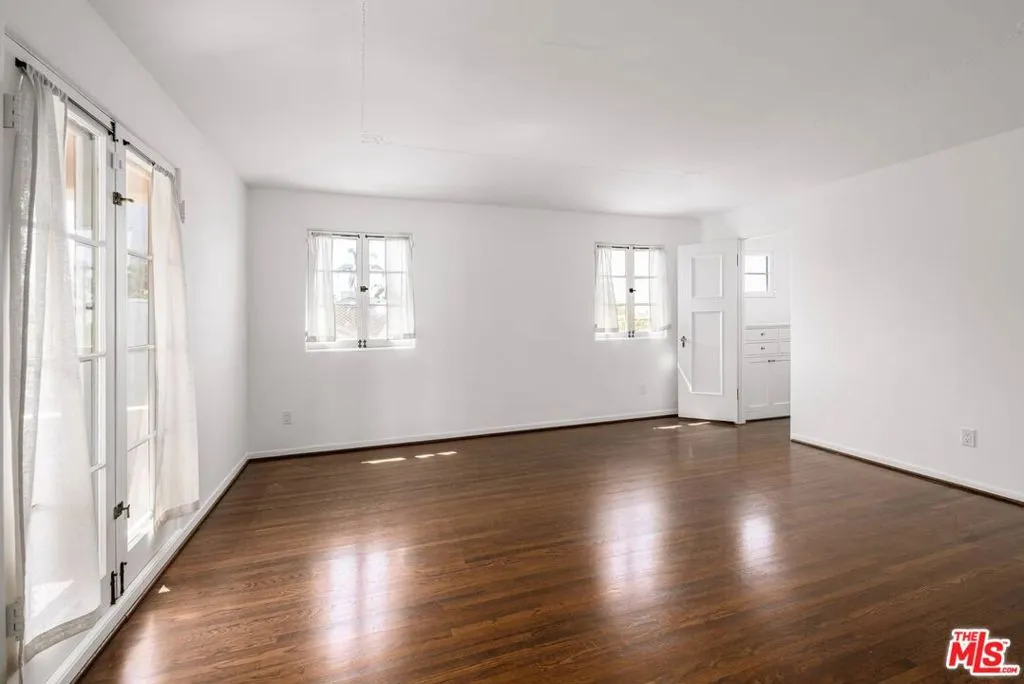 Los Angeles, California 90024, United States, 4 Bedrooms Bedrooms, ,3 BathroomsBathrooms,Residential,Active,120275