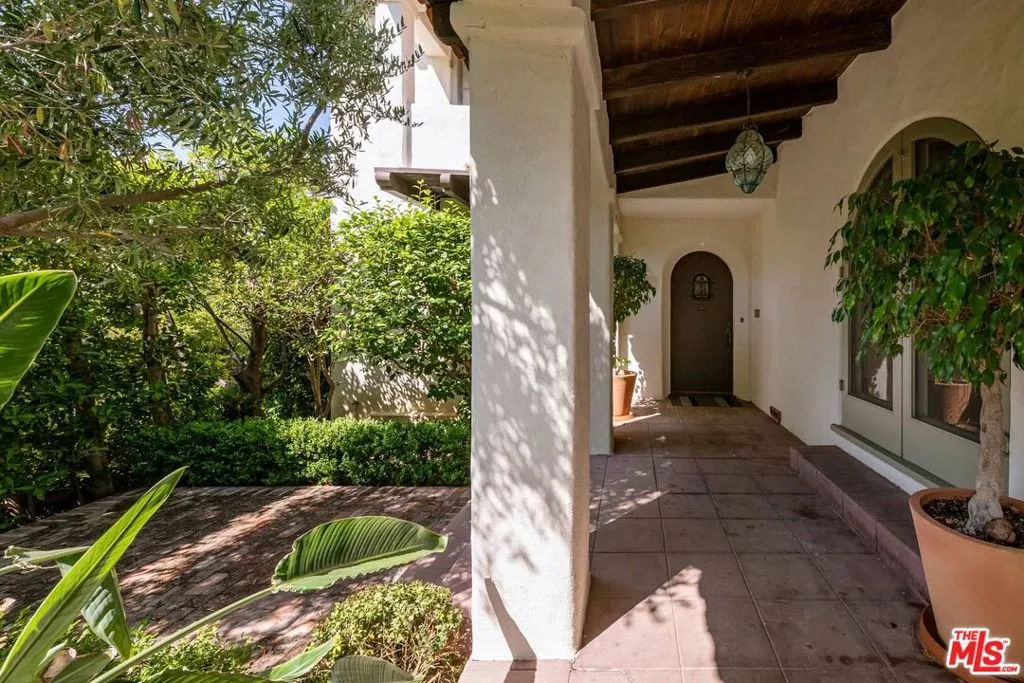 Los Angeles, California 90024, United States, 4 Bedrooms Bedrooms, ,3 BathroomsBathrooms,Residential,Active,120275