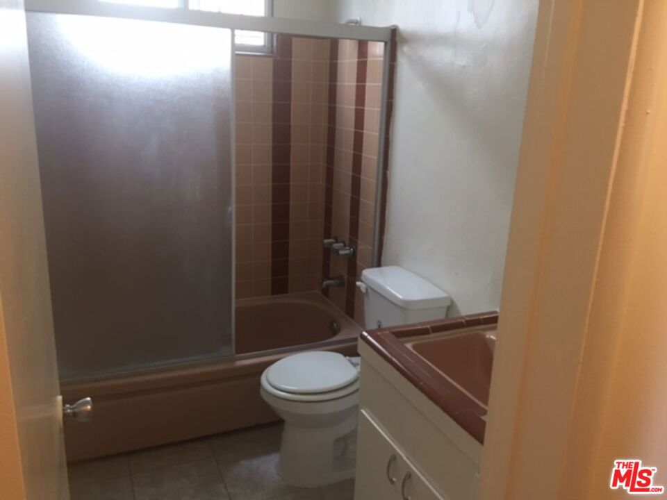 Properties 3 838 S Gramercy Place 7