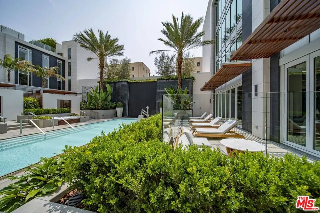 Los Angeles, California 90048, United States, 1 Bedroom Bedrooms, ,2 BathroomsBathrooms,Residential,Active,124545