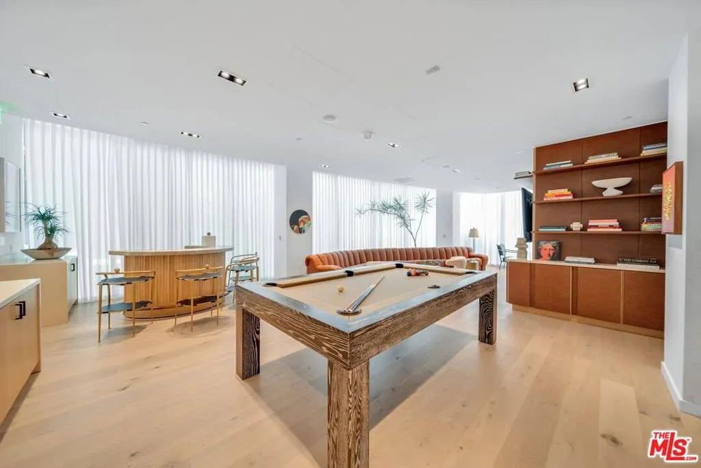 Los Angeles, California 90048, United States, 1 Bedroom Bedrooms, ,2 BathroomsBathrooms,Residential,Active,124545