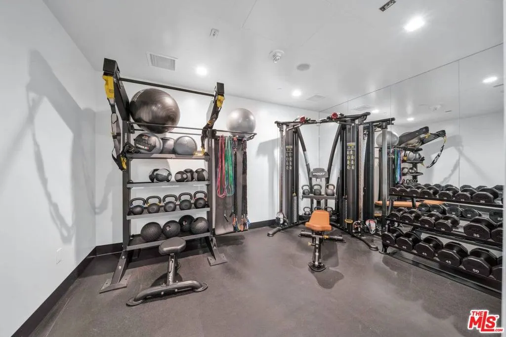 Los Angeles, California 90048, United States, 1 Bedroom Bedrooms, ,2 BathroomsBathrooms,Residential,Active,124545