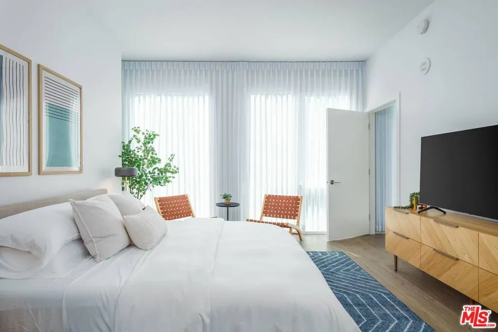 Los Angeles, California 90048, United States, 1 Bedroom Bedrooms, ,2 BathroomsBathrooms,Residential,Active,124545