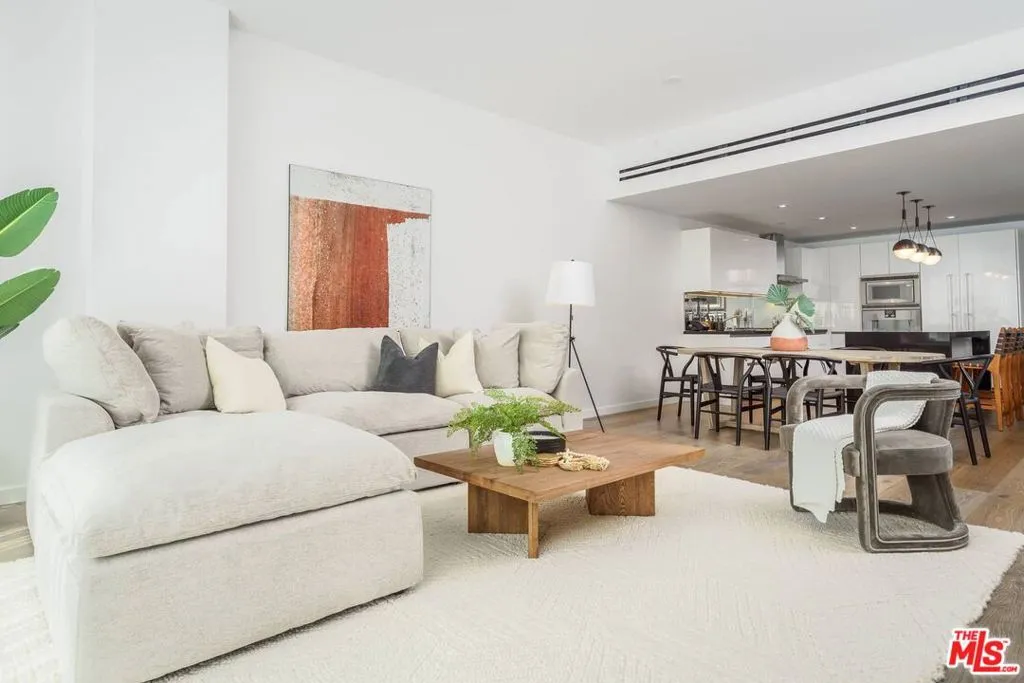 Los Angeles, California 90048, United States, 1 Bedroom Bedrooms, ,2 BathroomsBathrooms,Residential,Active,124545