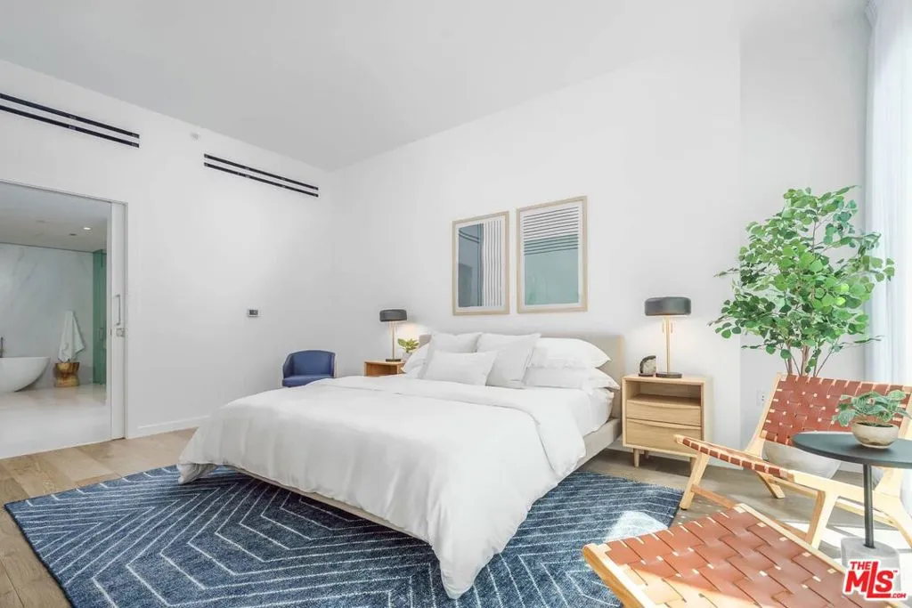 Los Angeles, California 90048, United States, 1 Bedroom Bedrooms, ,2 BathroomsBathrooms,Residential,Active,124545