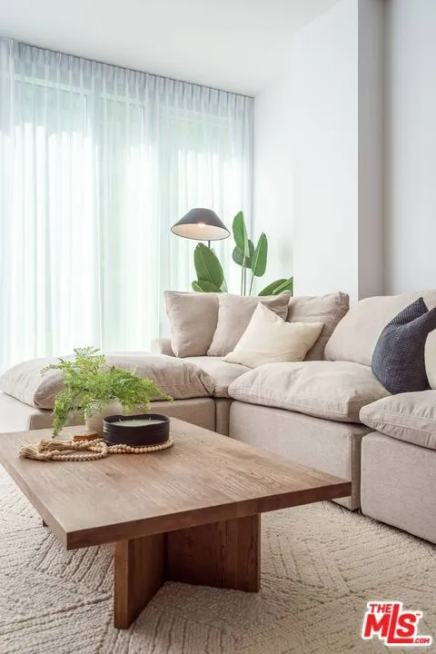 Los Angeles, California 90048, United States, 1 Bedroom Bedrooms, ,2 BathroomsBathrooms,Residential,Active,124545