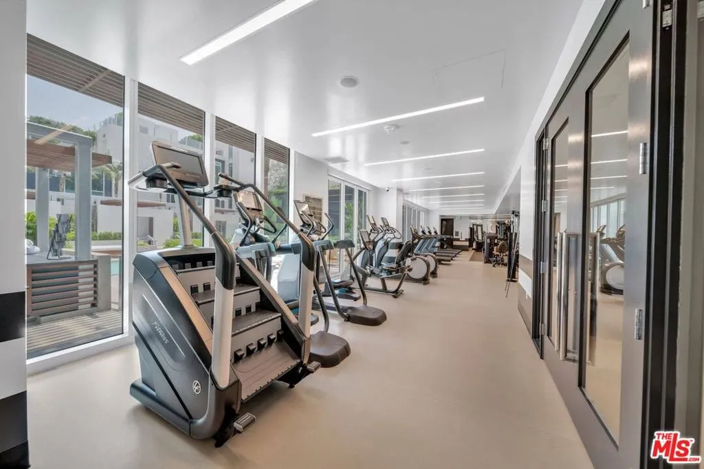 Los Angeles, California 90048, United States, 1 Bedroom Bedrooms, ,2 BathroomsBathrooms,Residential,Active,124545