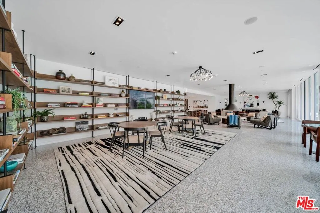 Los Angeles, California 90048, United States, 1 Bedroom Bedrooms, ,2 BathroomsBathrooms,Residential,Active,124545