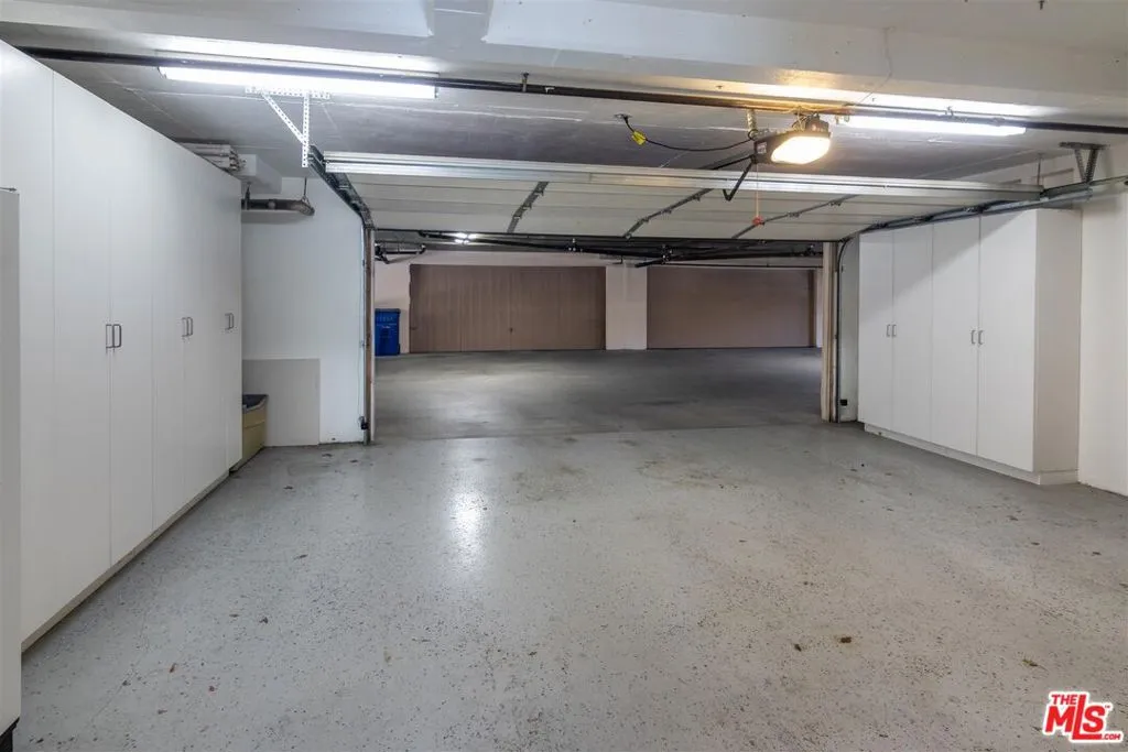 Valley Glen, California 91401, United States, 3 Bedrooms Bedrooms, ,3 BathroomsBathrooms,Residential,Active,6097