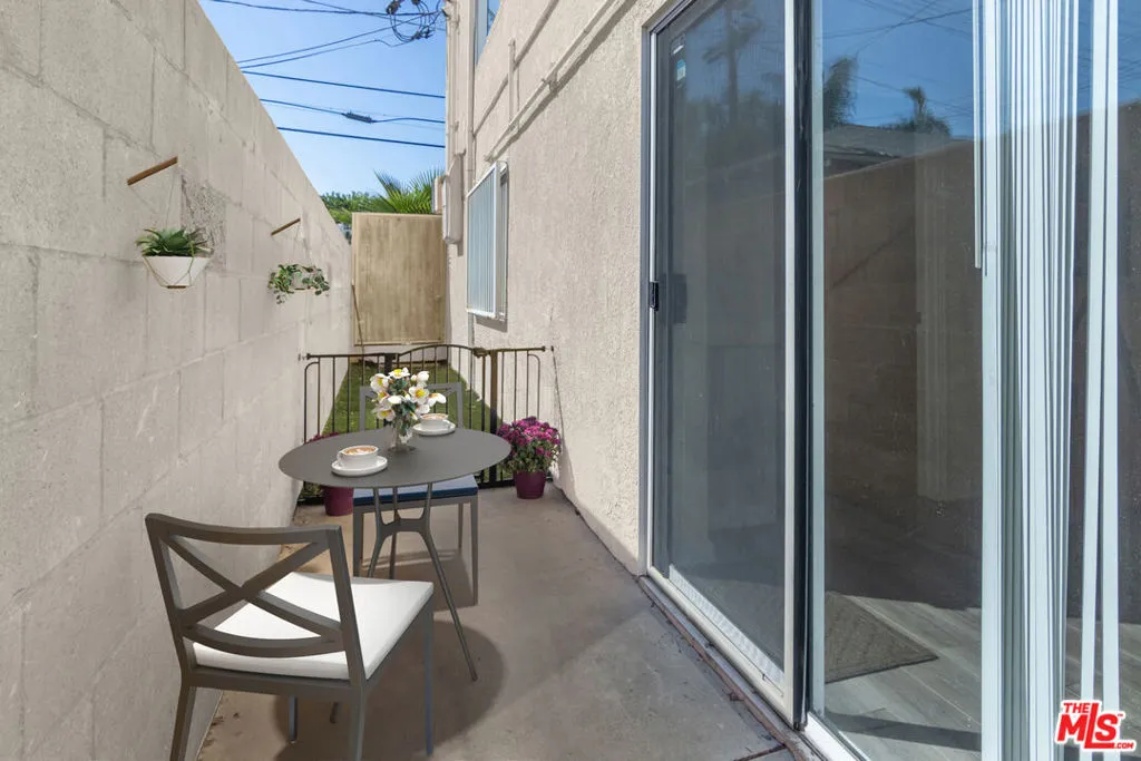 Valley Glen, California 91401, United States, 3 Bedrooms Bedrooms, ,3 BathroomsBathrooms,Residential,Active,6097