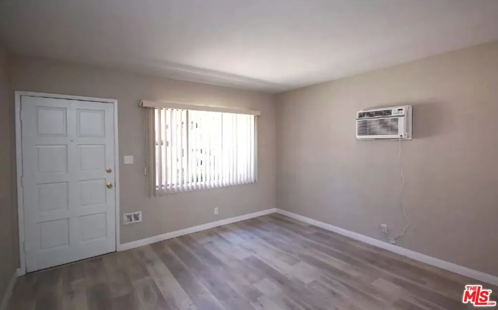 Pasadena, California 91107, United States, 8 Bedrooms Bedrooms, ,6 BathroomsBathrooms,Residential,Pending,90374