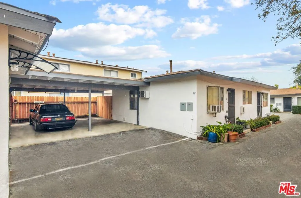 Pasadena, California 91107, United States, 8 Bedrooms Bedrooms, ,6 BathroomsBathrooms,Residential,Pending,90374