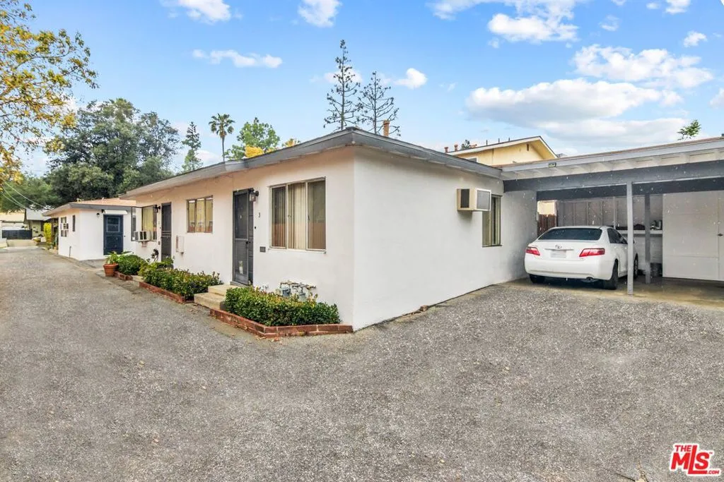 Pasadena, California 91107, United States, 8 Bedrooms Bedrooms, ,6 BathroomsBathrooms,Residential,Pending,90374