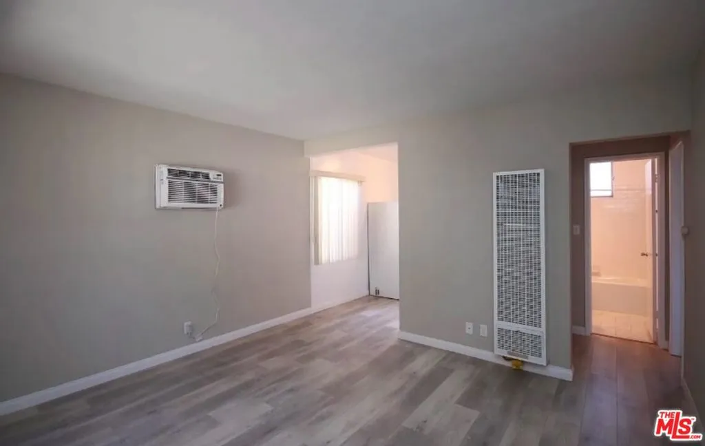 Pasadena, California 91107, United States, 8 Bedrooms Bedrooms, ,6 BathroomsBathrooms,Residential,Pending,90374