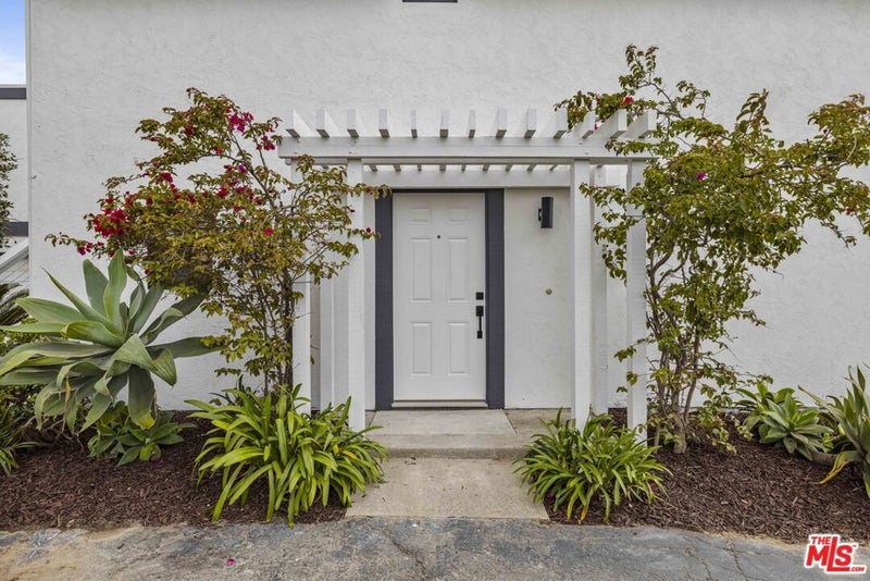 1805 Mackinnon Avenue