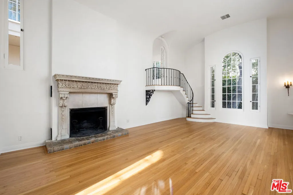 Los Angeles, California 90068, United States, 3 Bedrooms Bedrooms, ,2 BathroomsBathrooms,Residential,Active,102017