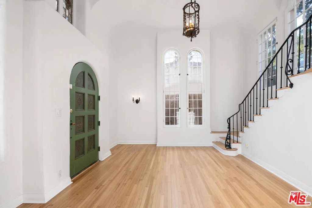 Los Angeles, California 90068, United States, 3 Bedrooms Bedrooms, ,2 BathroomsBathrooms,Residential,Active,102017