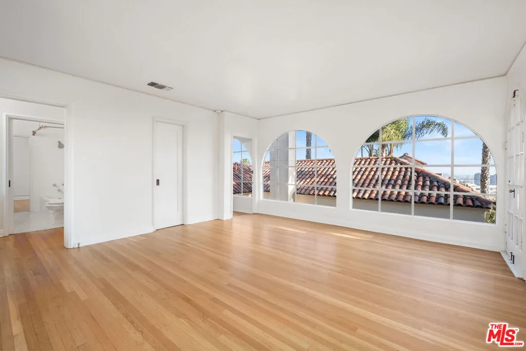 Los Angeles, California 90068, United States, 3 Bedrooms Bedrooms, ,2 BathroomsBathrooms,Residential,Active,102017