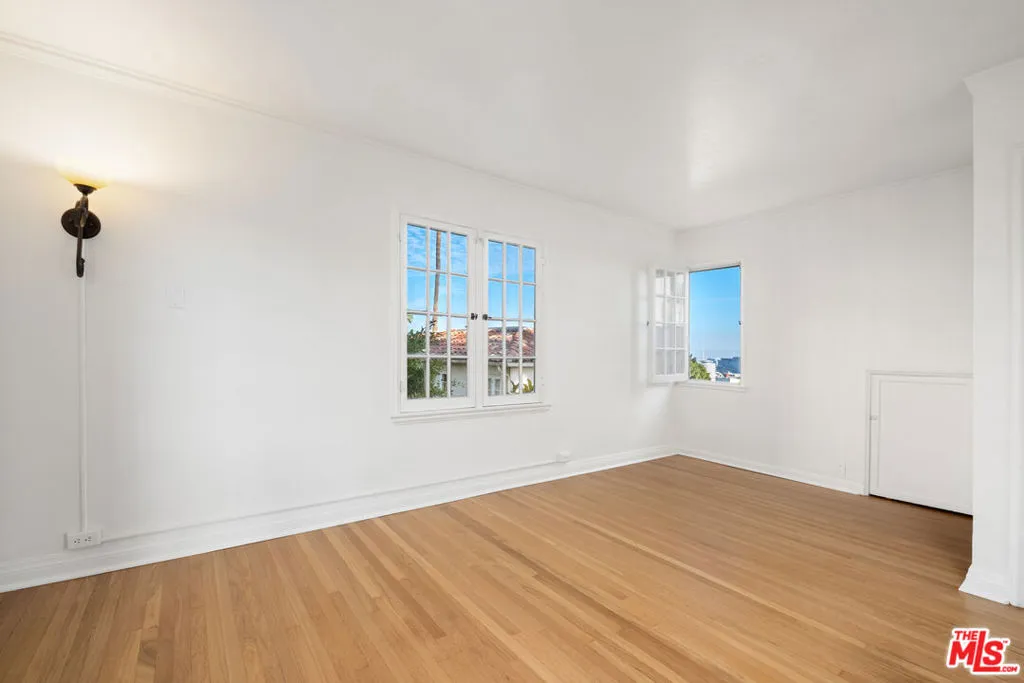 Los Angeles, California 90068, United States, 3 Bedrooms Bedrooms, ,2 BathroomsBathrooms,Residential,Active,102017