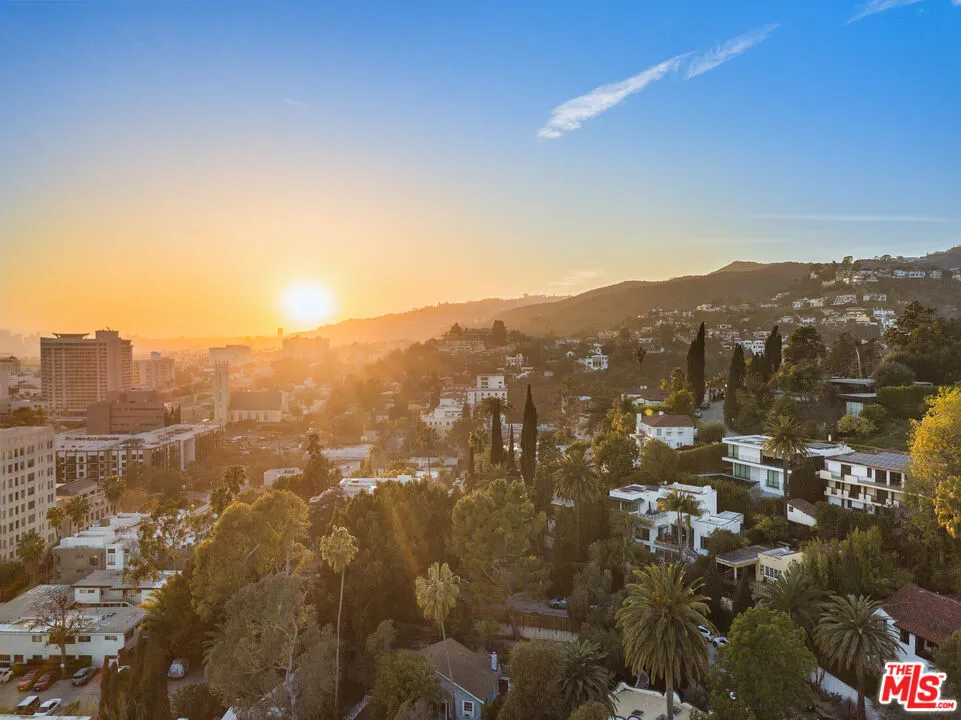 Los Angeles, California 90068, United States, 3 Bedrooms Bedrooms, ,2 BathroomsBathrooms,Residential,Active,102017