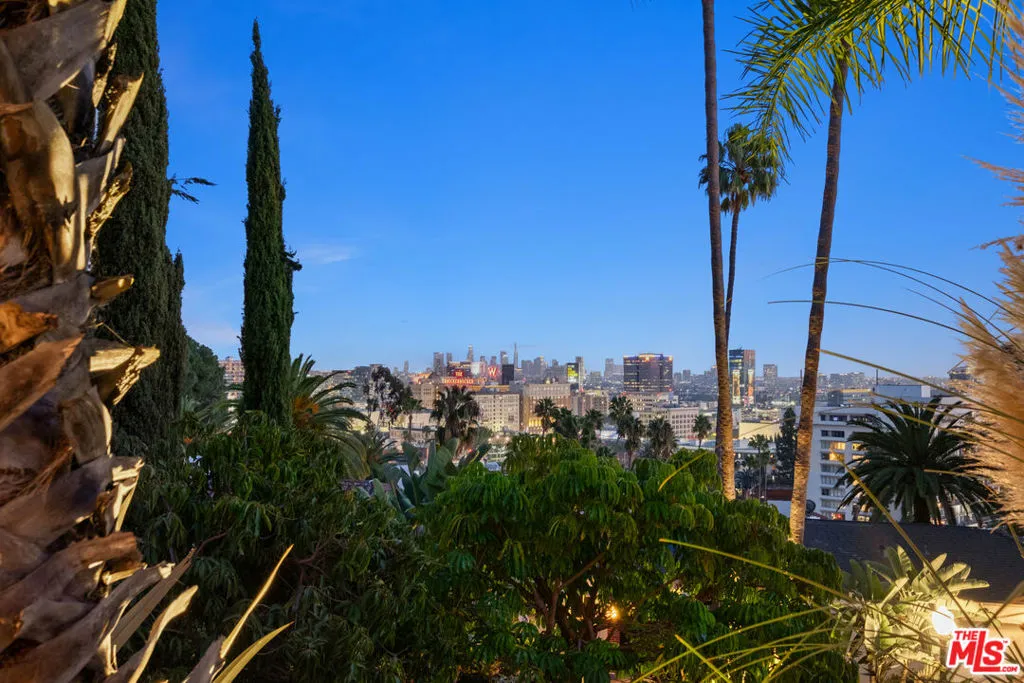 Los Angeles, California 90068, United States, 3 Bedrooms Bedrooms, ,2 BathroomsBathrooms,Residential,Active,102017