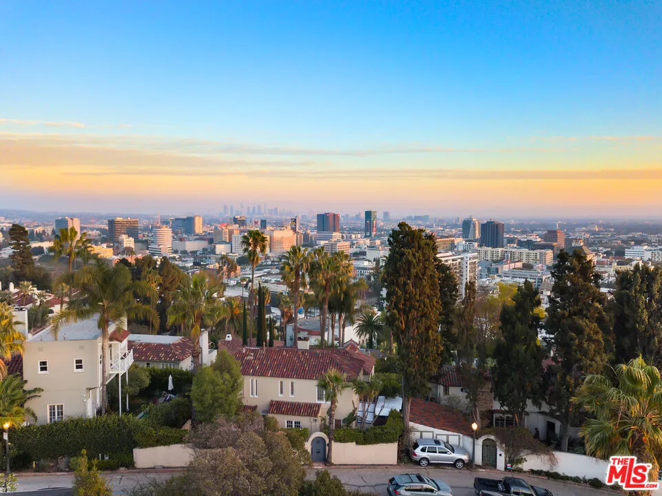 Los Angeles, California 90068, United States, 3 Bedrooms Bedrooms, ,2 BathroomsBathrooms,Residential,Active,102017