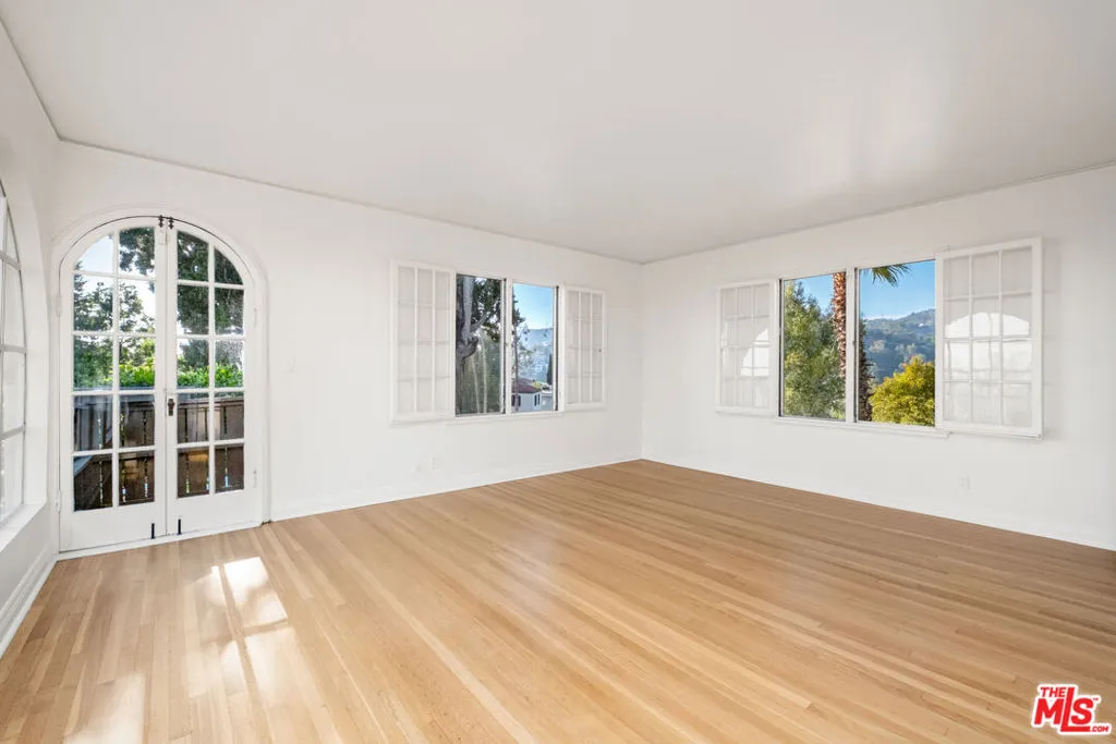 Los Angeles, California 90068, United States, 3 Bedrooms Bedrooms, ,2 BathroomsBathrooms,Residential,Active,102017