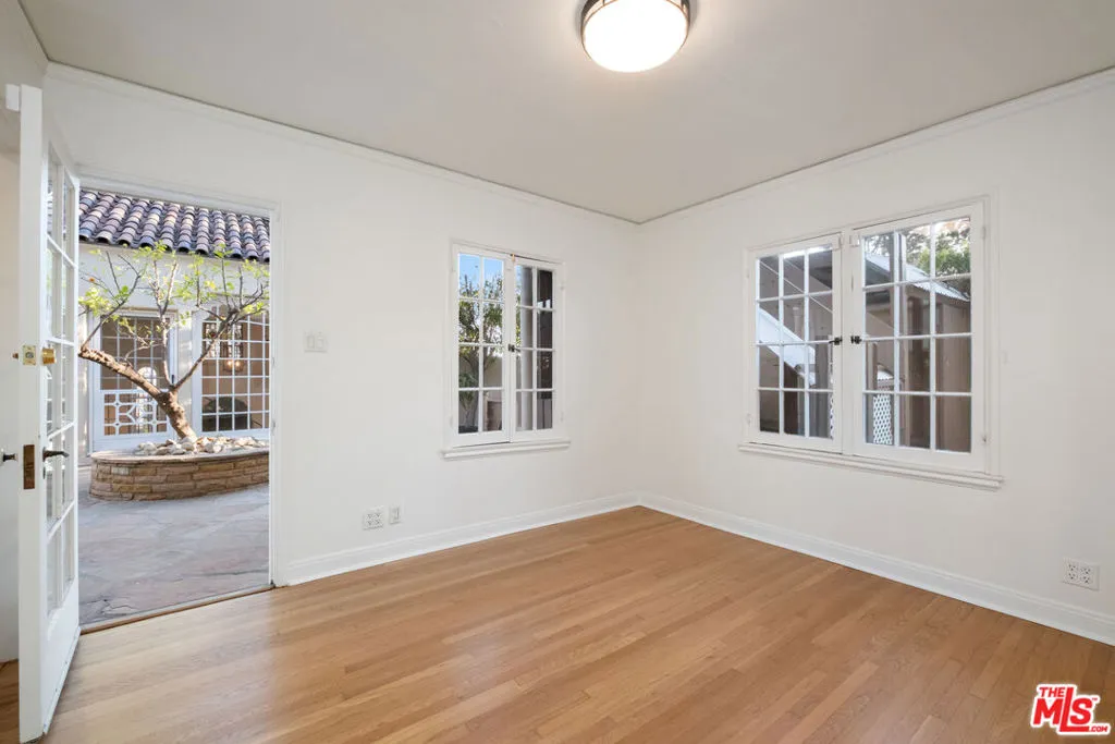 Los Angeles, California 90068, United States, 3 Bedrooms Bedrooms, ,2 BathroomsBathrooms,Residential,Active,102017