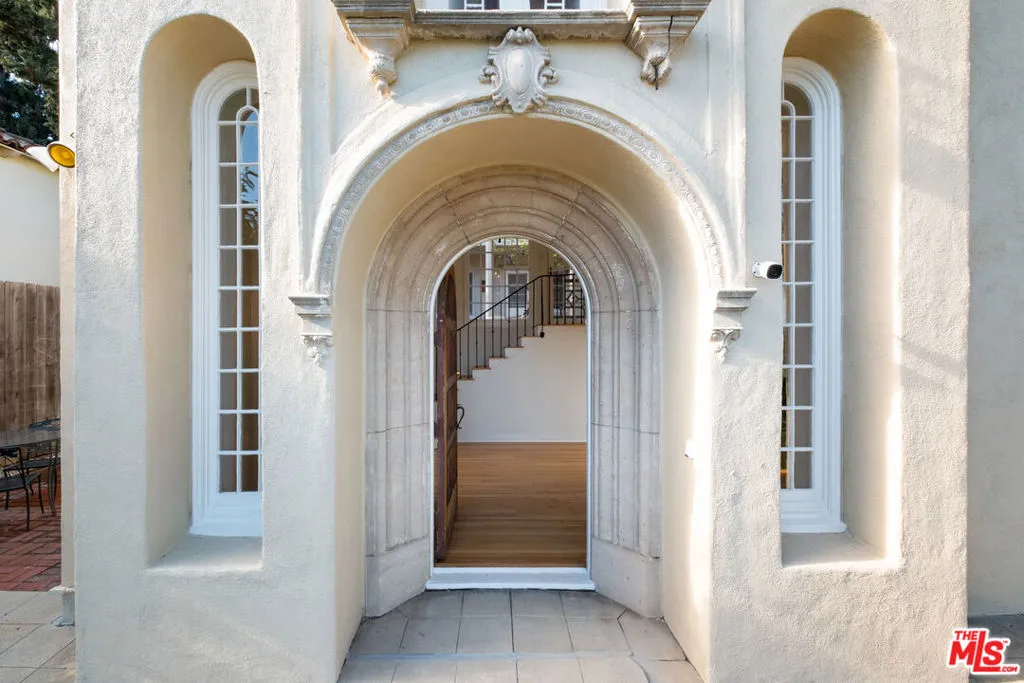 Los Angeles, California 90068, United States, 3 Bedrooms Bedrooms, ,2 BathroomsBathrooms,Residential,Active,102017