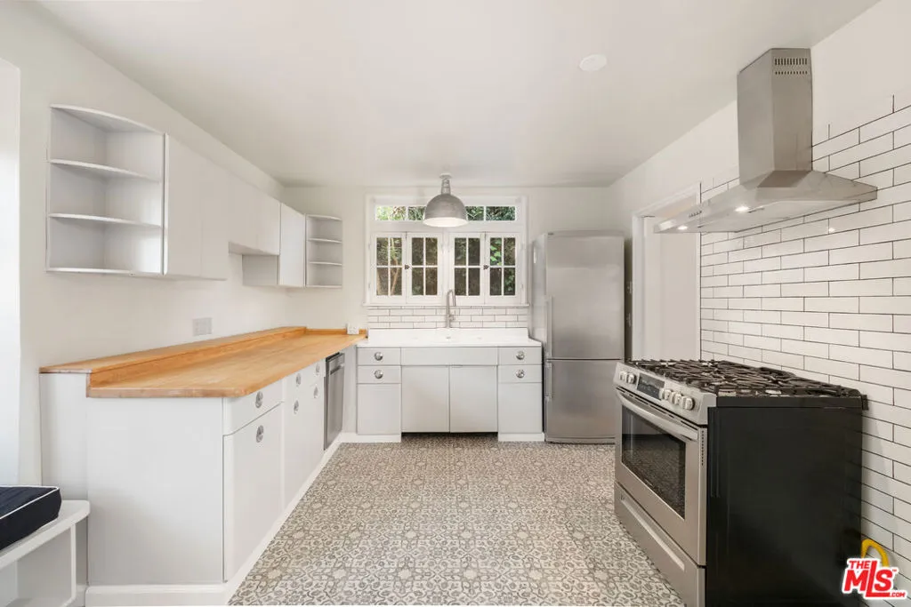 Los Angeles, California 90068, United States, 3 Bedrooms Bedrooms, ,2 BathroomsBathrooms,Residential,Active,102017