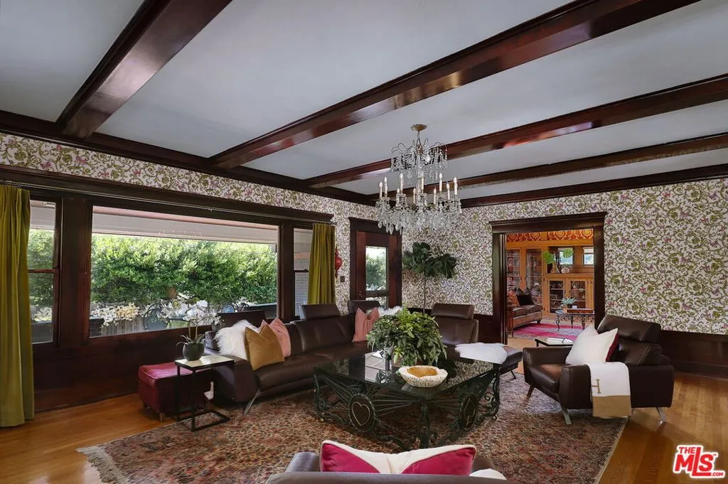 Glendale, California 91202, United States, 7 Bedrooms Bedrooms, ,6 BathroomsBathrooms,Residential,Active,43405