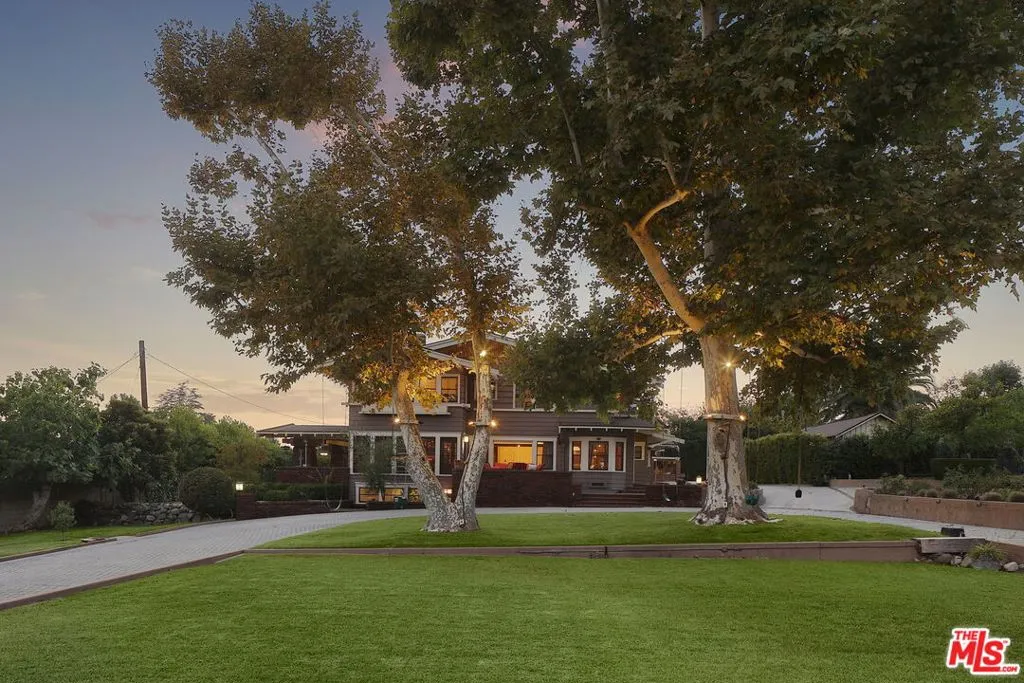 Glendale, California 91202, United States, 7 Bedrooms Bedrooms, ,6 BathroomsBathrooms,Residential,Active,43405