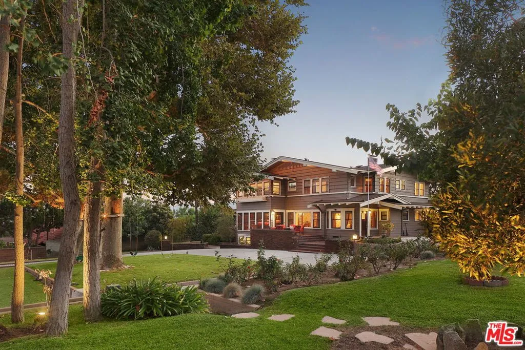 Glendale, California 91202, United States, 7 Bedrooms Bedrooms, ,6 BathroomsBathrooms,Residential,Active,43405