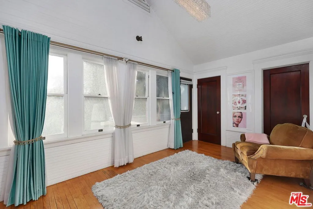 Glendale, California 91202, United States, 7 Bedrooms Bedrooms, ,6 BathroomsBathrooms,Residential,Active,43405