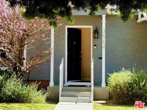Single Family Residence in Los Angeles CA 3564 Muirfield Road.jpg