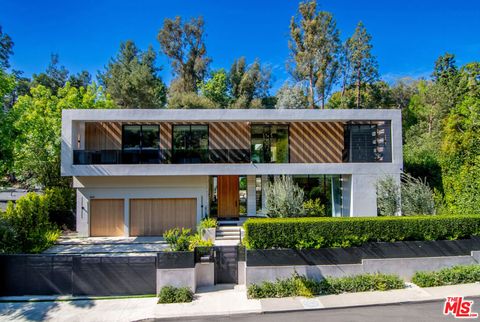 2641 Hutton Drive Beverly Hills CA 90210