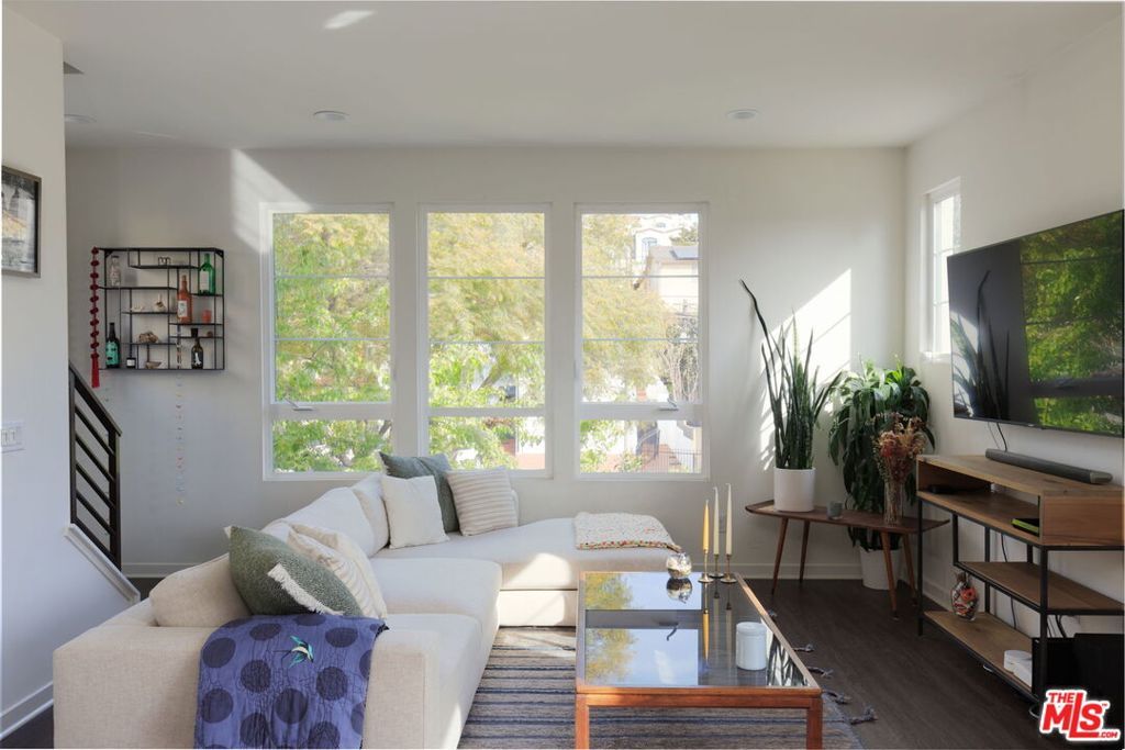 listing image 0
