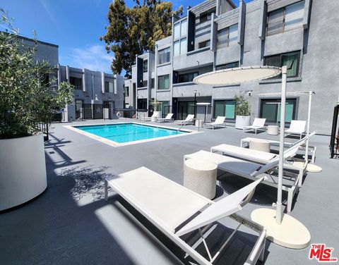1940 N Highland Avenue 29 Los Angeles CA 90068