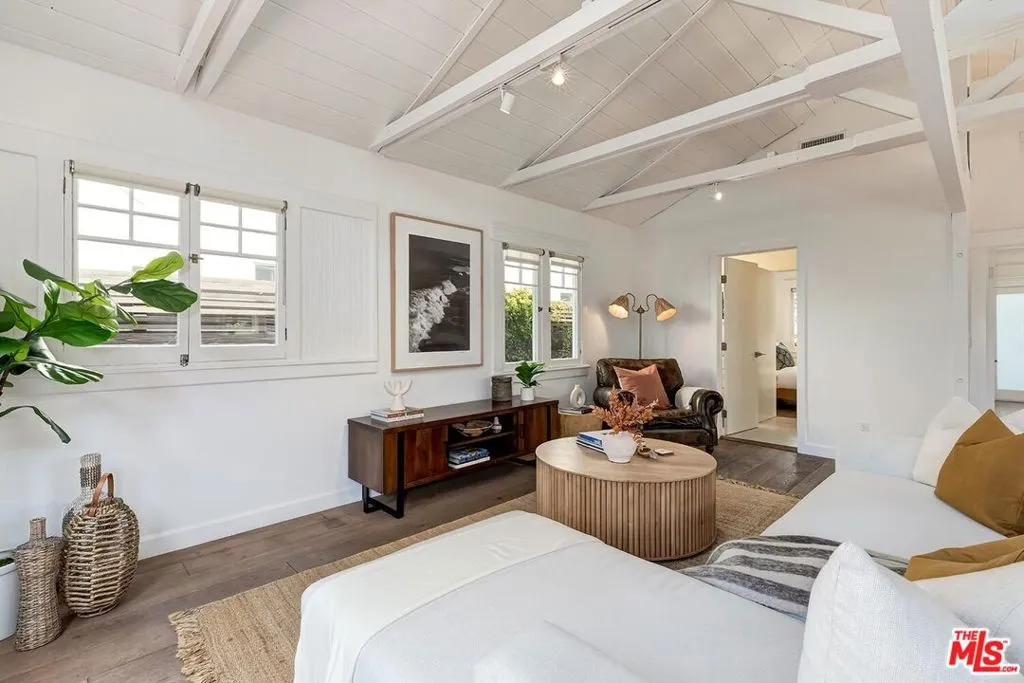 Venice, California 90291, United States, 1 Bedroom Bedrooms, ,1 BathroomBathrooms,Residential,Active,102013