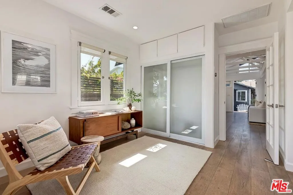 Venice, California 90291, United States, 1 Bedroom Bedrooms, ,1 BathroomBathrooms,Residential,Active,102013