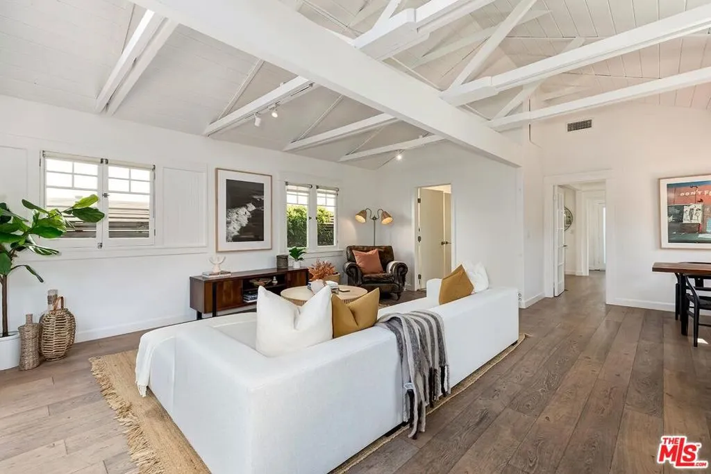 Venice, California 90291, United States, 1 Bedroom Bedrooms, ,1 BathroomBathrooms,Residential,Active,102013