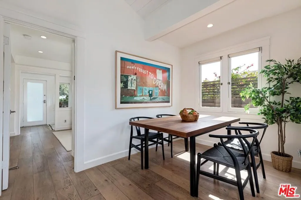 Venice, California 90291, United States, 1 Bedroom Bedrooms, ,1 BathroomBathrooms,Residential,Active,102013